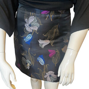 Ann Taylor Factory Black Floral Jacquard Mini Skirt , 10
A luminous jacquard sk